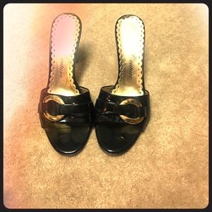 Juicy Couture black and gold heels